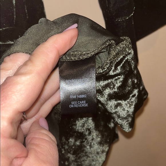 Torid Deep Green Velvet Long uneven / off shoulder Sleeve Top size 3X - Picture 7 of 9